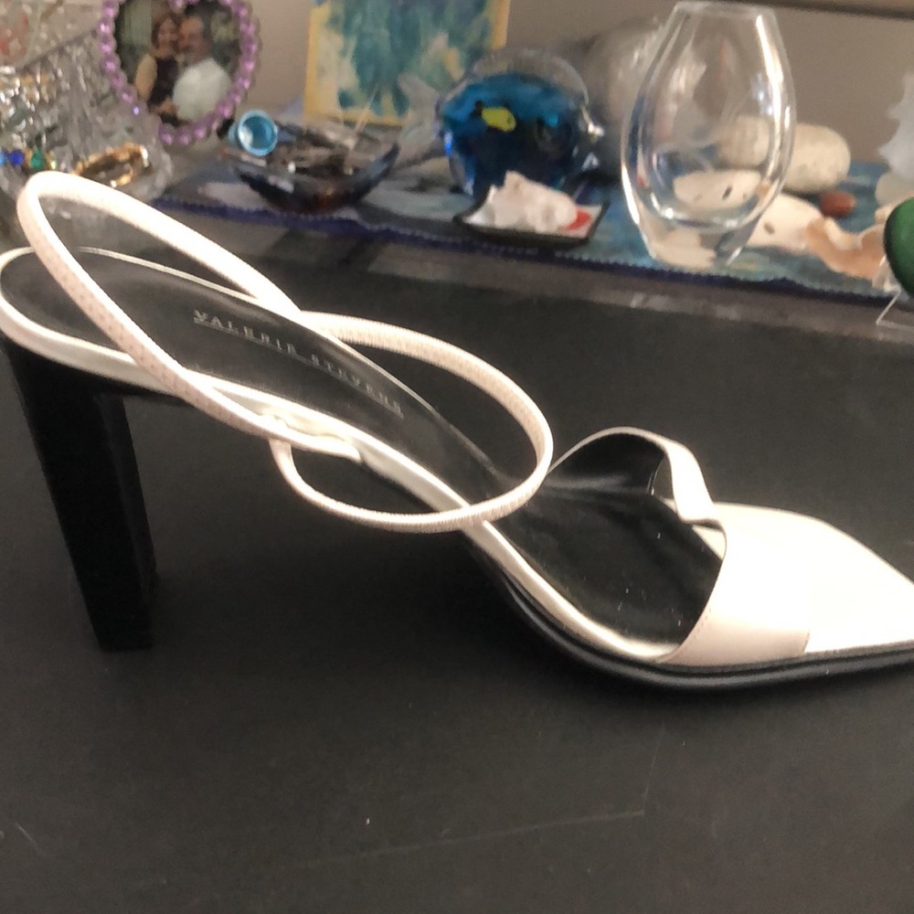 White and black sandals. - Picture 3 of 8